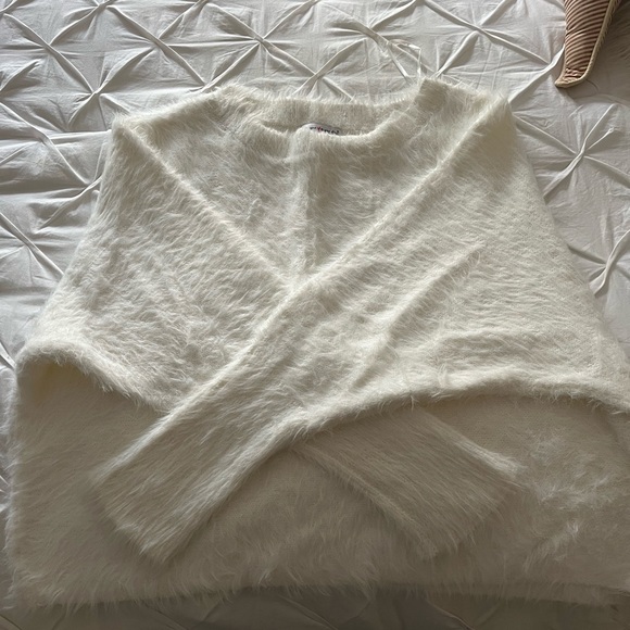 FUZZY WHITE SWEATER LARGE - Picture 1 of 3